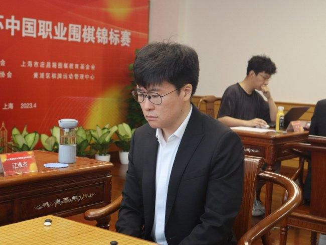 目前效力于多伦多的因西涅在最近的几周里更换了经纪人，他的新经纪公司是YouFirst，该公司同时也是拉齐奥中场阿尔贝托的经纪公司。